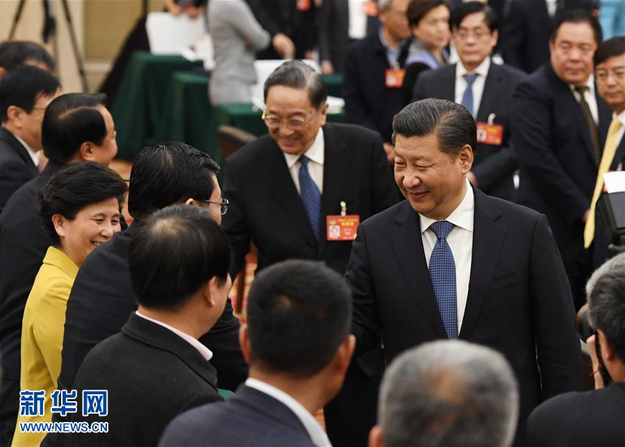 （兩會(huì)·XHDW）（3）習(xí)近平看望參加政協(xié)會(huì)議的民進(jìn)農(nóng)工黨九三學(xué)社委員