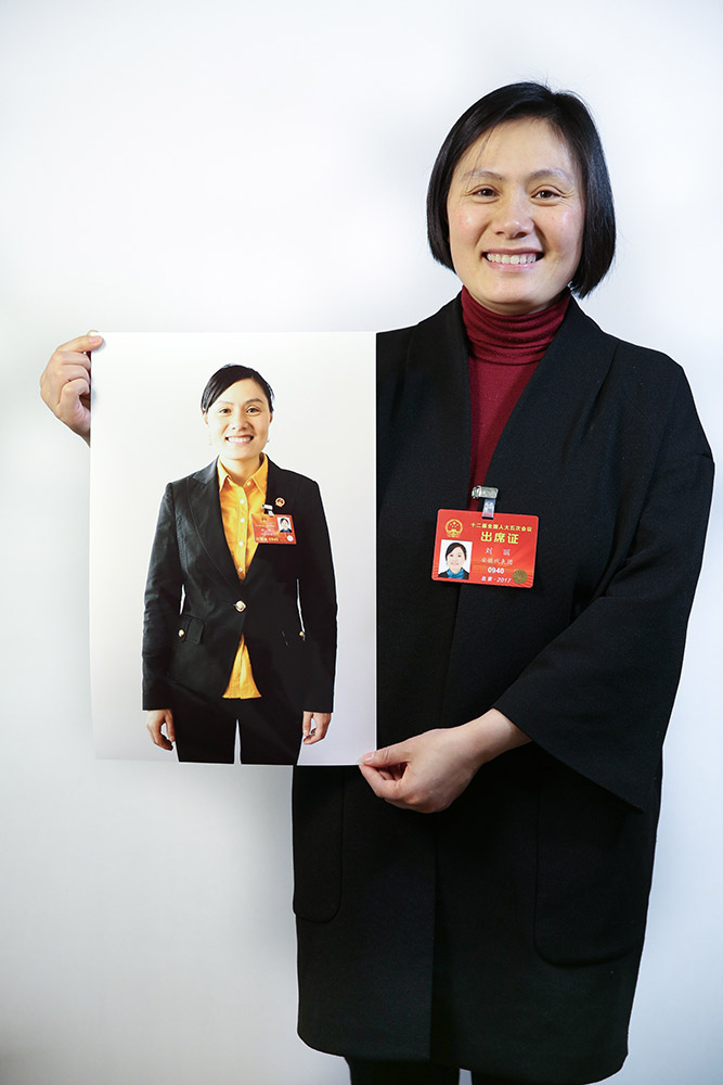 劉麗，全國人大代表、安徽省麗足堂健康產業有限公司技師。在過去四年里，劉麗變化挺大，開店、結婚，有了寶寶，但履行職責從未停止。在今年的會議上，劉麗根據自己的調研提出了關于婦女權益保障的建議。