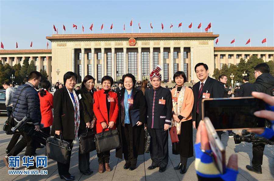 (兩會(huì)·人大閉幕·新華網(wǎng))(2)十二屆全國(guó)人大五次會(huì)議在北京閉幕
