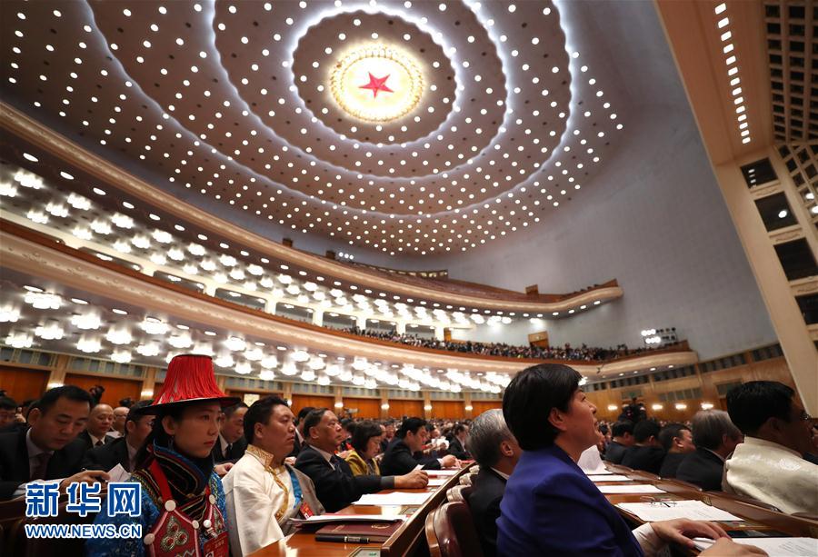 (兩會(huì)·人大閉幕)(4)十二屆全國(guó)人大五次會(huì)議在北京閉幕