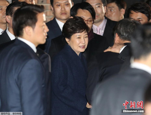 樸槿惠被彈劾下臺后，離開青瓦臺返回私宅。