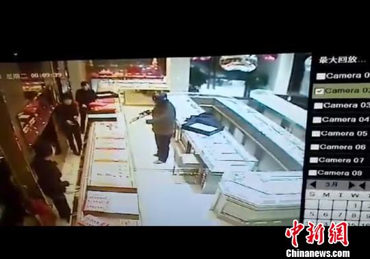 連云港灌云金店搶劫案嫌犯經(jīng)7小時(shí)落網(wǎng)