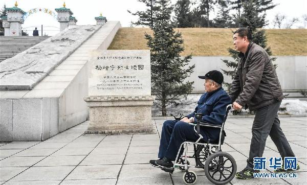 （新華全媒頭條·圖文互動）（1）父與子，60年：守護英雄到白頭——抗戰英雄徐振明一家兩代守護楊靖宇陵園紀實