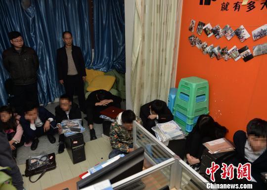 重慶警方搗毀一侵犯個人信息團伙涉及200余萬條信息