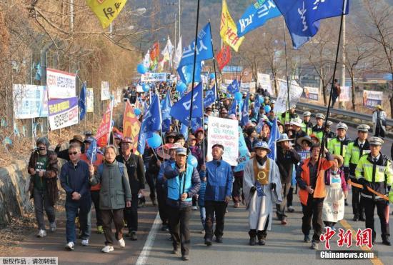 韓國星州郡民眾抗議,要求取消部署“薩德”。