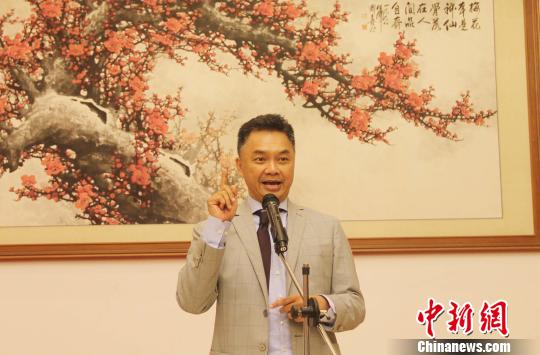 圖為印尼前副外長、印尼“外交政策協(xié)會”創(chuàng)始人Dino出席招待會并致辭。　林永傳 攝