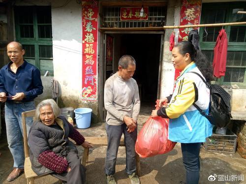 湖南藍山百歲老人靠撿垃圾為生？回應：勤勞慣了