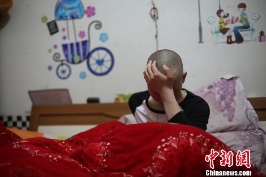 27歲男子患癌臥床妹妹為方便照顧辭去高薪工作