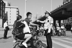 石家莊20條“最嚴交規”執行查處行人非機動車違法