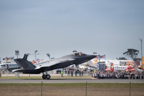 資料圖：一架F-35戰(zhàn)機著陸。