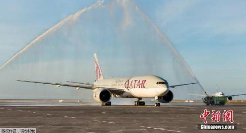 多國與卡塔爾斷交后，暫停航空交通，圖為卡塔爾航空公司飛機(jī)。