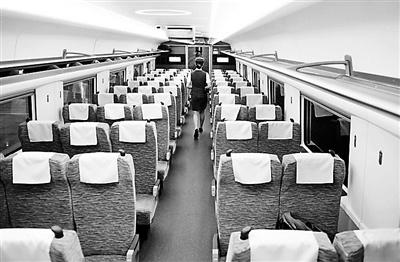 標準動車組復興號首發：抗霧霾能力強巧設USB插口