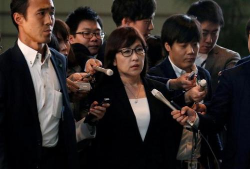 日本防衛相稻田朋美接受媒體采訪(資料圖)