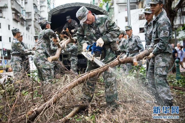 （圖文互動）（2）風雨未消再集結——駐澳部隊“帕卡”過后第一時間繼續救災