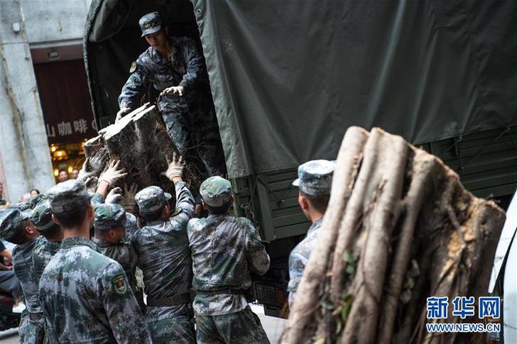 （圖文互動）（3）風雨未消再集結——駐澳部隊“帕卡”過后第一時間繼續救災