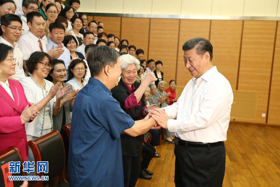 2016年9月9日，中共中央總書記、國家主席、中央軍委主席習近平來到北京市八一學校，看望慰問師生，向全國廣大教師和教育工作者致以節日祝賀和誠摯問候。（圖片來源：新華網）