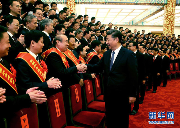 　　9月19日，全國(guó)社會(huì)治安綜合治理表彰大會(huì)在北京人民大會(huì)堂舉行。會(huì)前，習(xí)近平、李克強(qiáng)、張高麗等會(huì)見(jiàn)與會(huì)代表。 新華社記者 姚大偉 攝