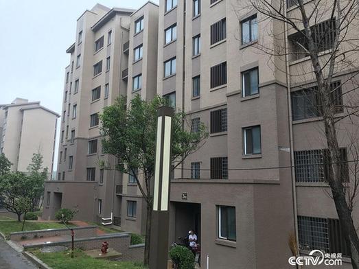 異地搬遷讓和趙書進一樣的貧困戶住上了樓房。（王莉莉 攝）