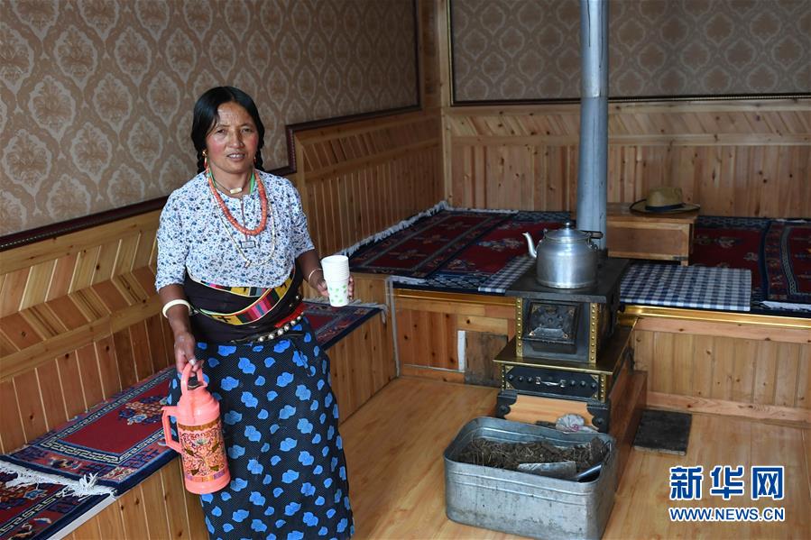 （十九大時光·圖文互動）（4）解難題，辦大事；不懈怠，謀復(fù)興——來自基層蹲點現(xiàn)場的報道