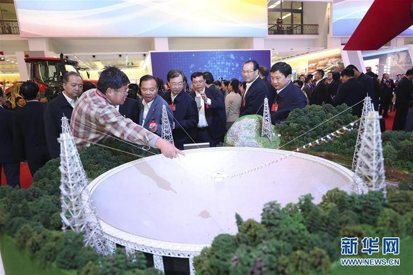 （十九大·圖文互動）不忘初心 不負時代——黨的十九大代表參觀“砥礪奮進的五年”大型成就展 