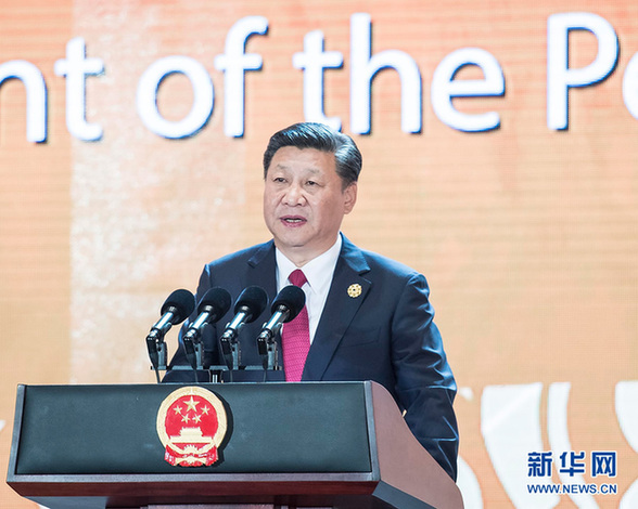 　　11月10日，國家主席習近平應邀出席在越南峴港舉行的亞太經合組織工商領導人峰會并發表題為《抓住世界經濟轉型機遇謀求亞太更大發展》的主旨演講。 新華社記者 李濤 攝