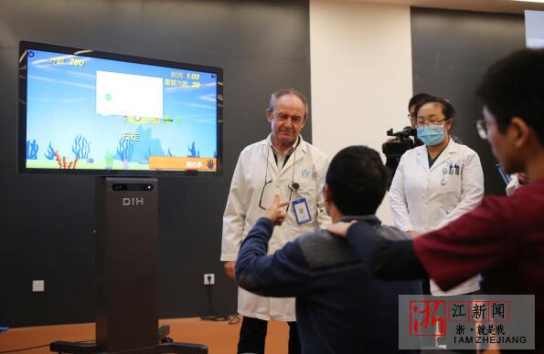 浙江雅達國際康復醫院,患者進行VR康復。