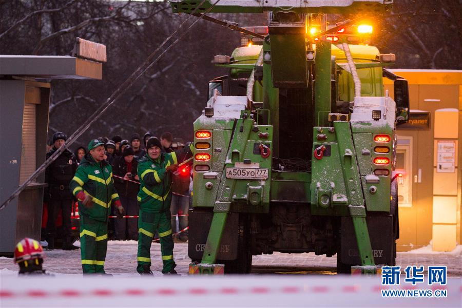 （國際）（4）莫斯科一公交車沖入地下通道致5人死亡