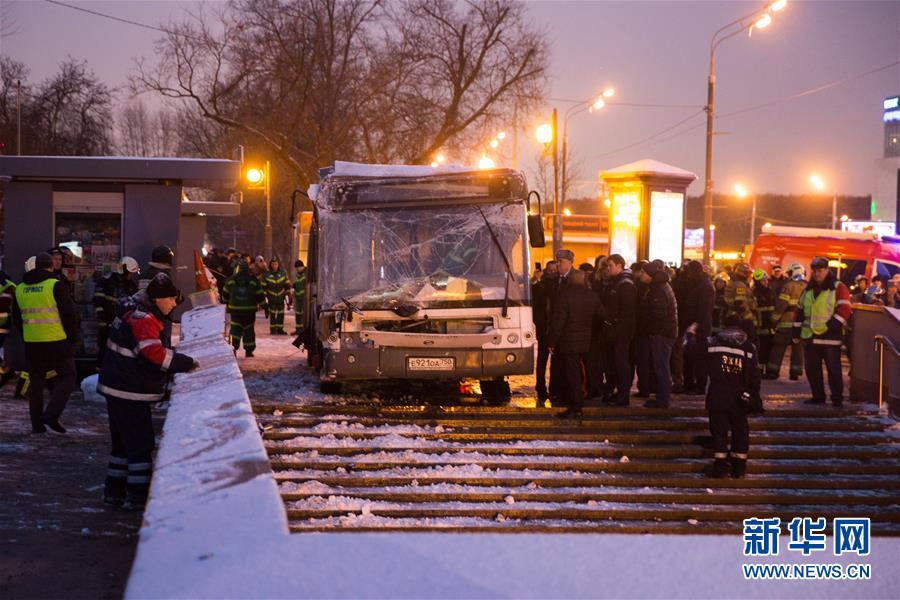 （國際）（6）莫斯科一公交車沖入地下通道致5人死亡
