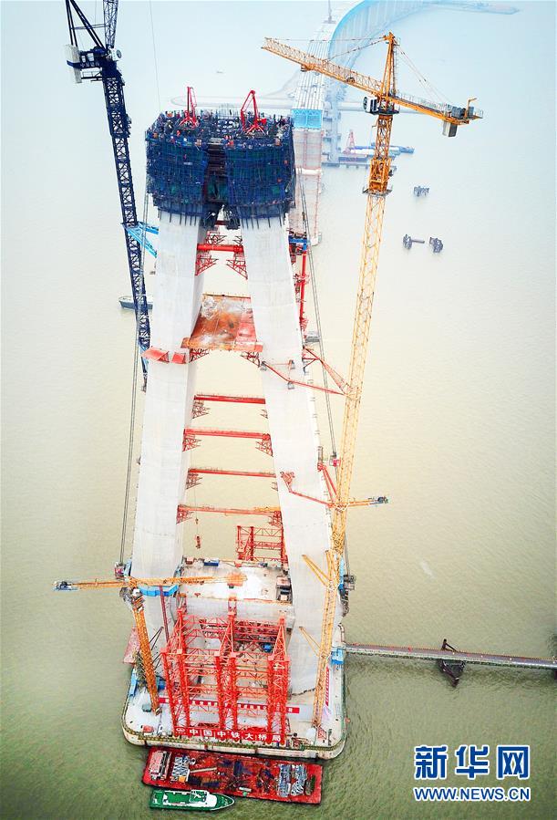 #（經濟）（3）世界最大跨度公鐵兩用斜拉橋滬通長江大橋主墩中塔柱合龍