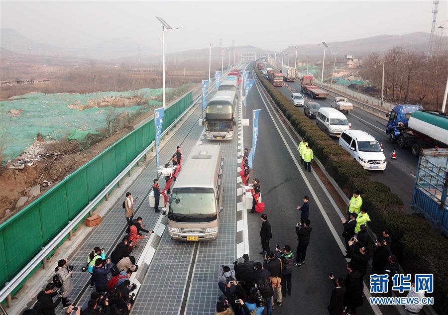 (圖文互動)(3)我國首個承載式光伏高速公路試驗段通車