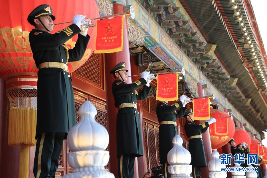 （社會）（5）人民解放軍首次執行天安門廣場升國旗任務 