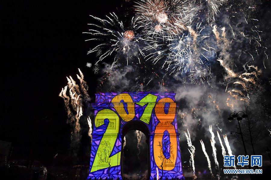 (國際)(6)巴黎凱旋門“換裝”迎新年