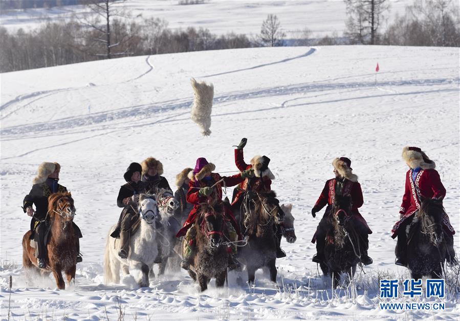(社會(huì))(3)新疆舉行首屆禾木國(guó)際潑雪節(jié)