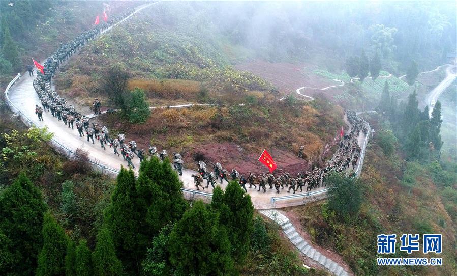(新華全媒頭條·圖文互動(dòng))(13)備戰(zhàn)踏上新起點(diǎn),練兵展現(xiàn)新氣象——2018中國(guó)軍隊(duì)新年開訓(xùn)全景大掃描