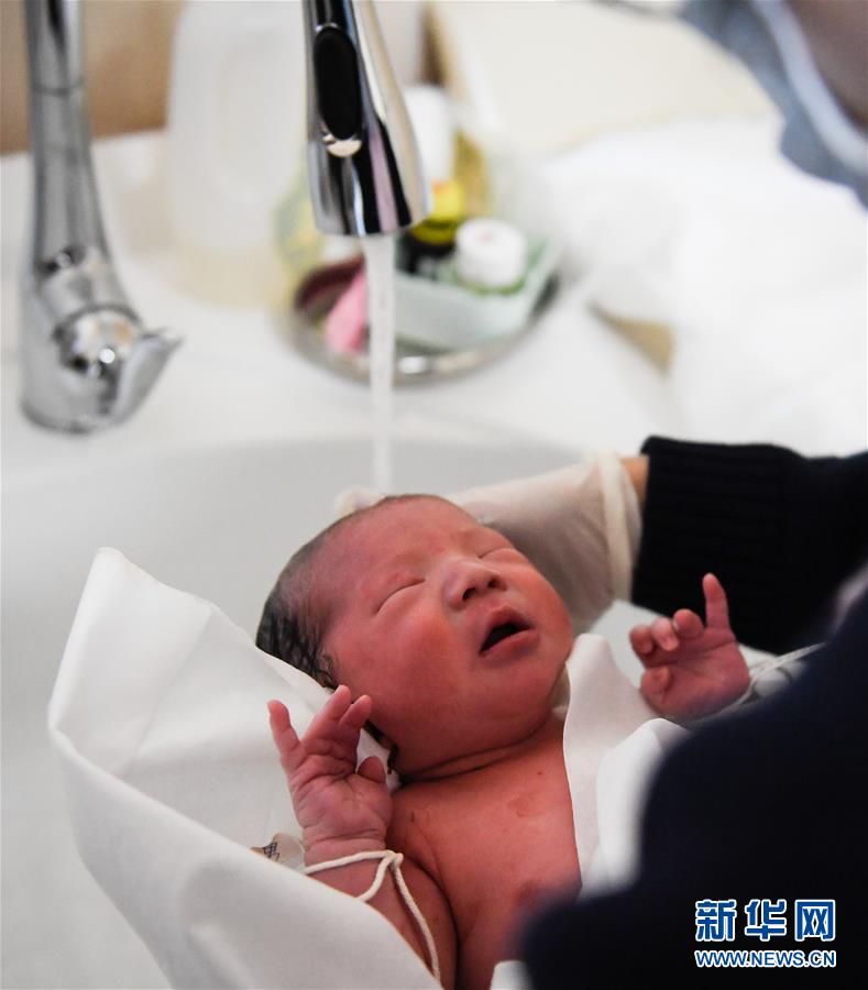 (圖文互動)(5)我國干細胞治療卵巢早衰臨床研究首個健康寶寶誕生