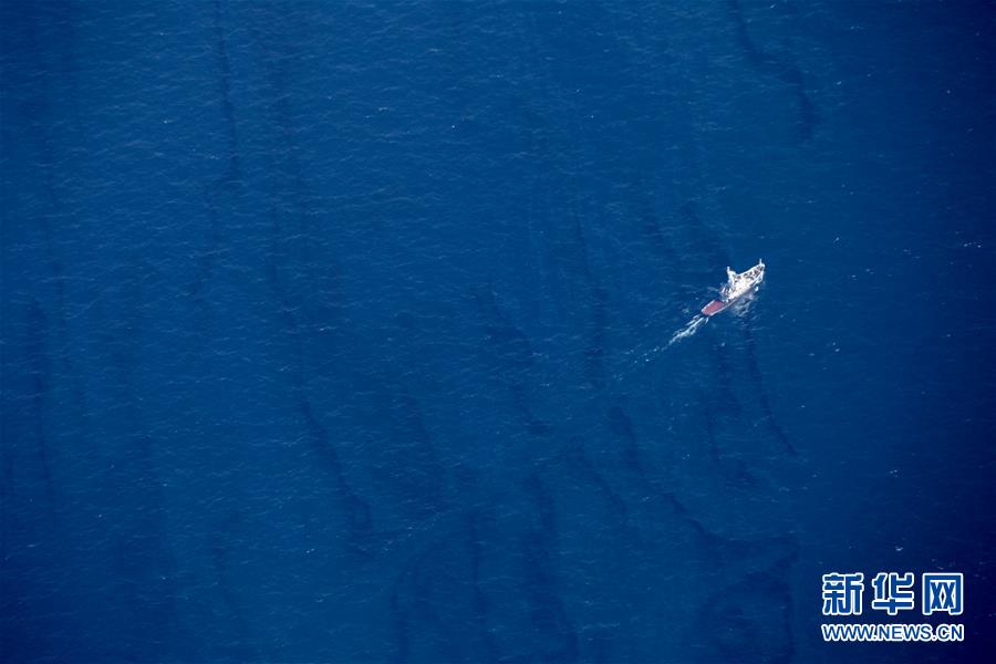 （圖文互動）（1）“桑吉”輪大火熄滅 海面溢油擴散面積增大