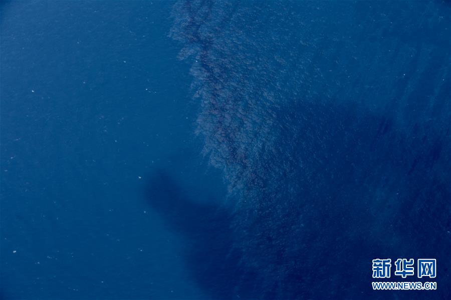 （圖文互動）（2）“桑吉”輪大火熄滅 海面溢油擴散面積增大