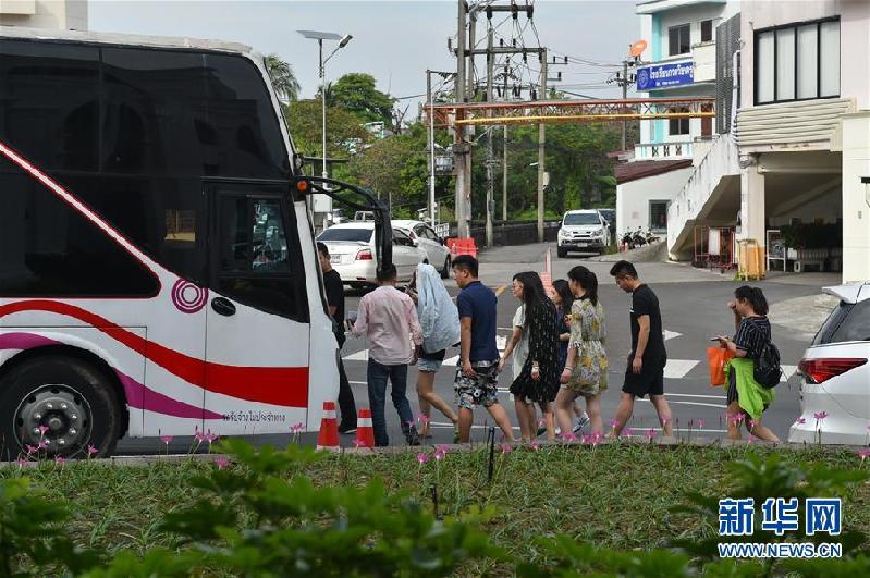 (國際)(2)在泰國受傷的中國游客無生命危險 部分游客將按計劃返回國內(nèi)