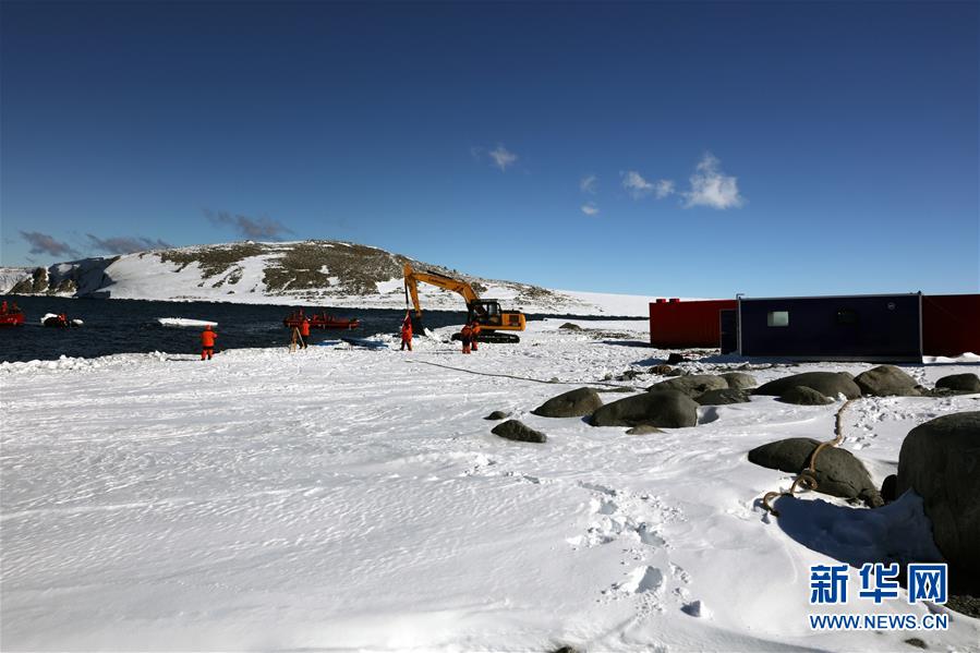 （圖文互動）（6）中國南極新建站大型工程裝備運上恩克斯堡島