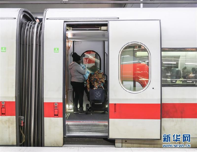 （國際）（2）德國遭遇颶風(fēng)襲擊 全國鐵路交通中斷