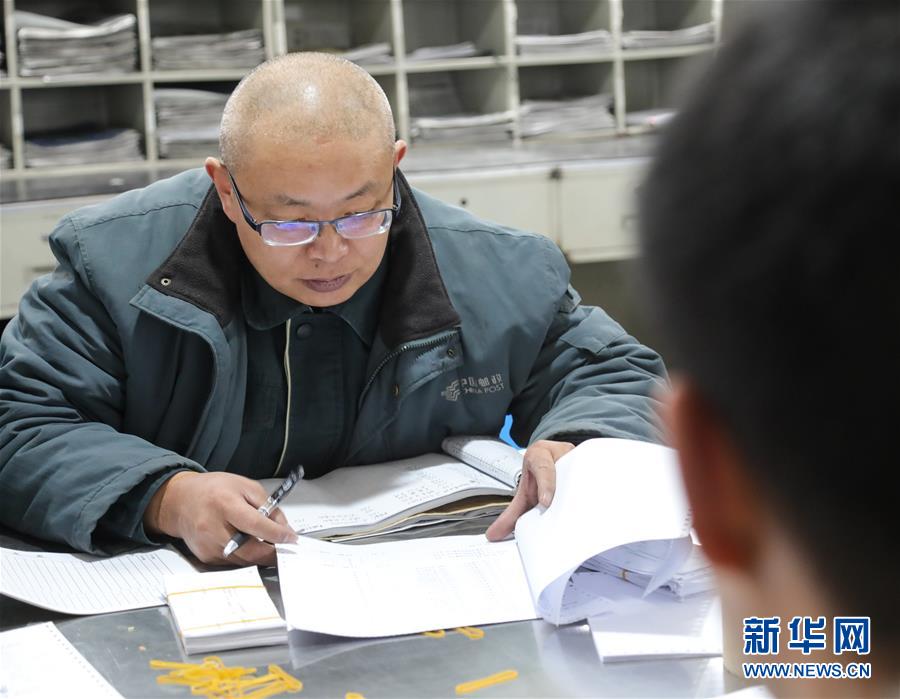 (新華網)(2)他們傳遞愛與堅強——“中國網事·感動2017”年度網絡人物群像