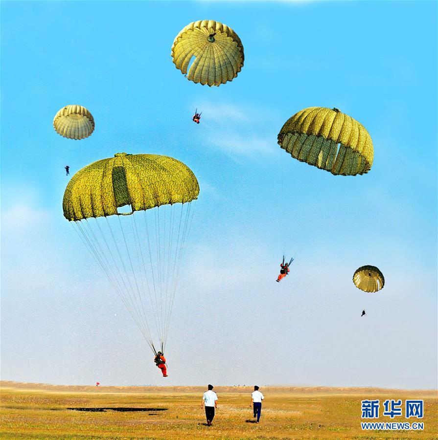 (新華全媒頭條·圖文互動)(8)筑夢九天寫忠誠——記英雄的中國航天員群體