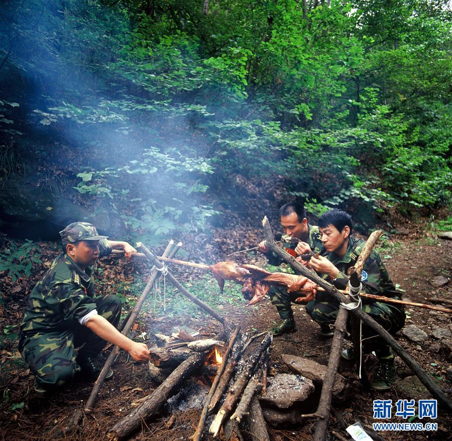 (新華全媒頭條·圖文互動)(10)筑夢九天寫忠誠——記英雄的中國航天員群體