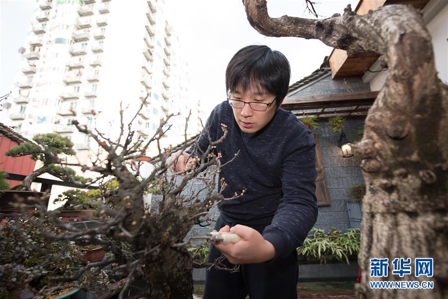 (圖片故事)(7)設計首飾 傳承匠心