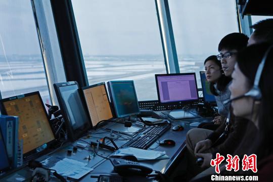 民航華東空管積極應對上海持續性降雪天氣