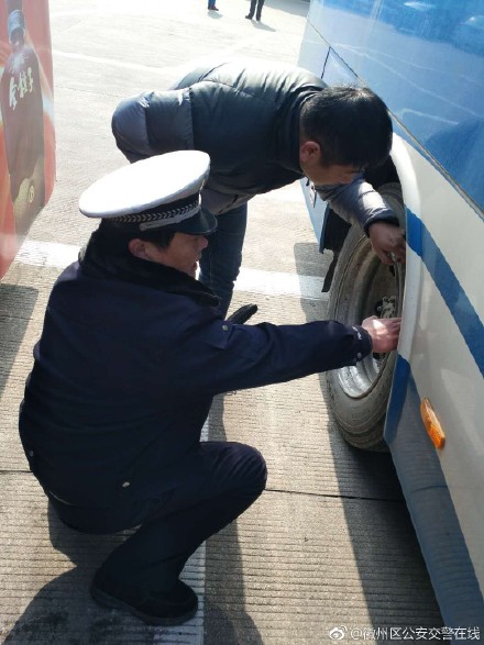 【暖新聞】這一抹亮麗的熒光黃，守護你我的回家路