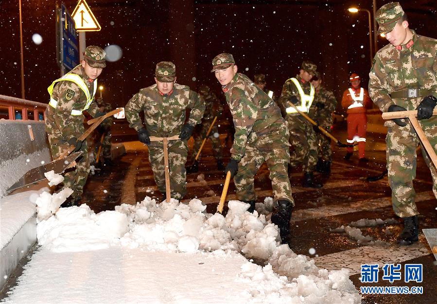 （新華全媒頭條）（1）雨雪冰凍中，他們奮力前行——基層黨員干群抗擊冰雪災(zāi)害紀(jì)實(shí)