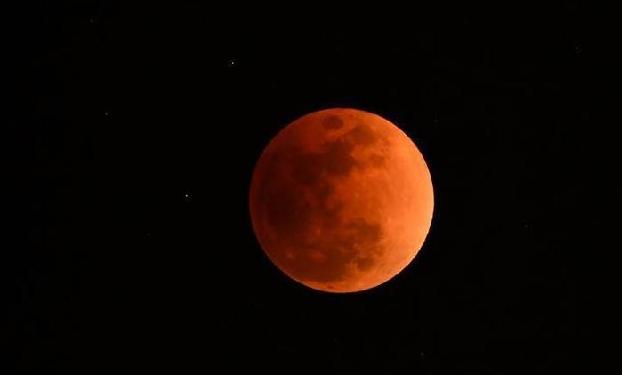 （國(guó)際）東京夜空的“紅月亮”
