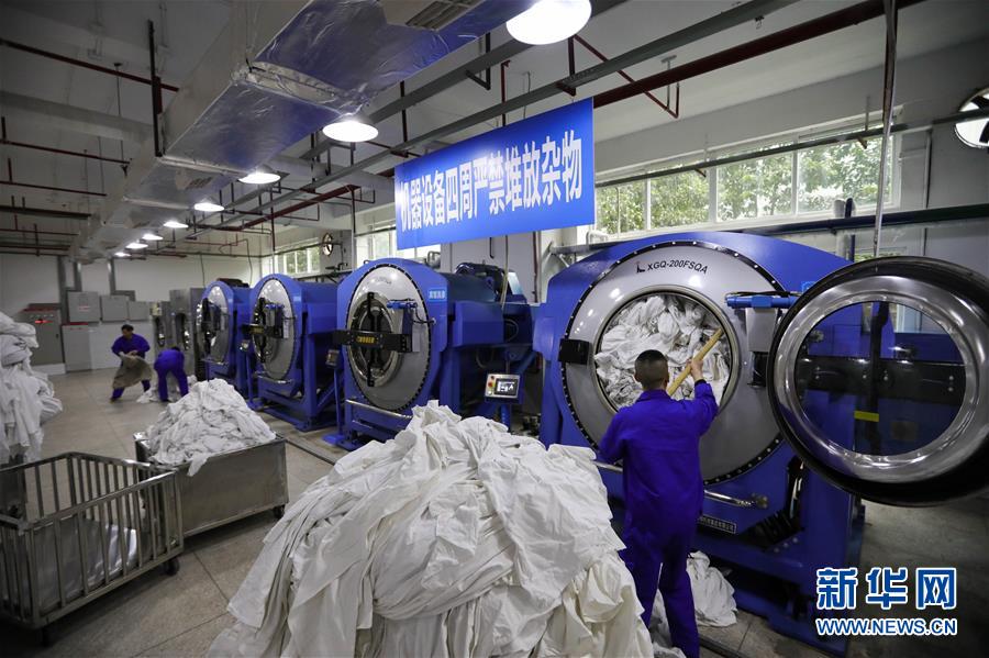 (關注春運)(2)春運幕后——走近列車臥具“洗滌工”