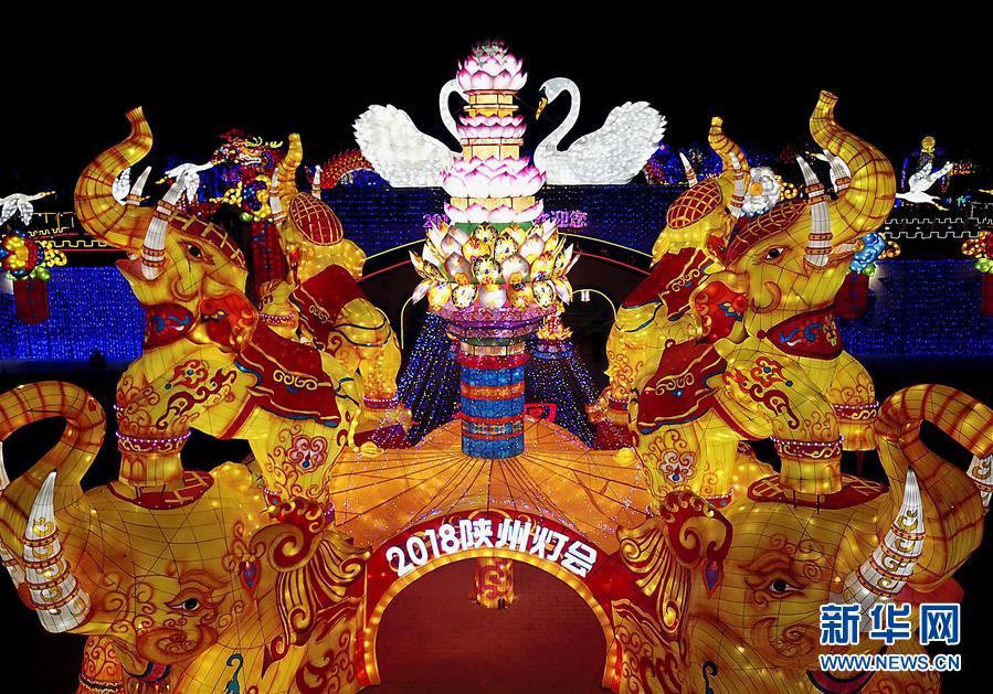 (社會)(3)三門峽上演“新年燈光秀”